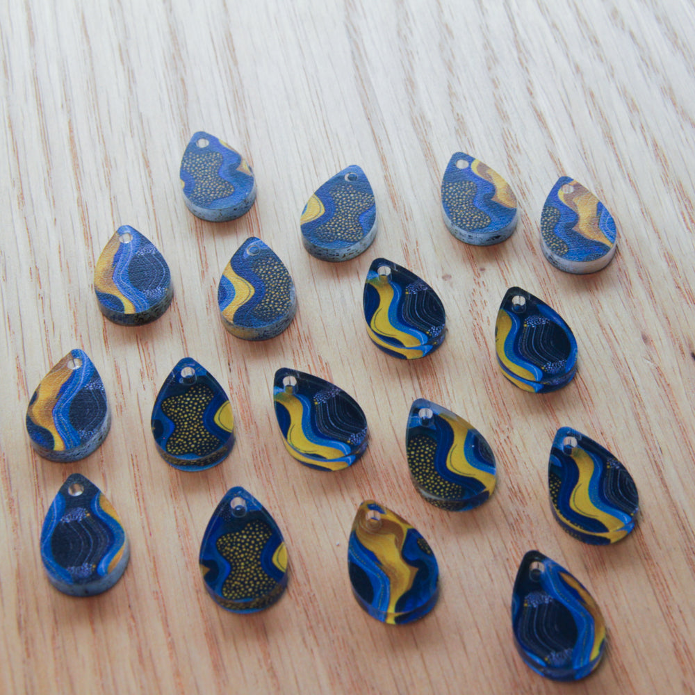 Clear Acrylic - 2cm Teardrop 2 - 1 Hole - Australiana - 149