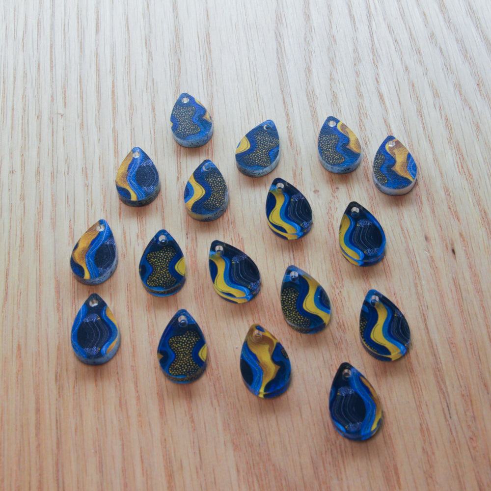 Clear Acrylic - 2cm Teardrop 2 - 1 Hole - Australiana - 149