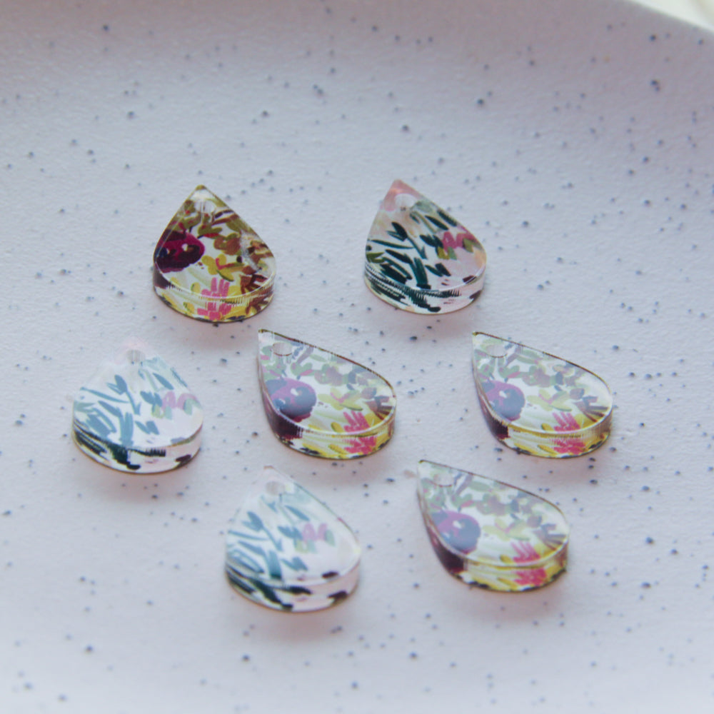 Clear Acrylic - 2cm Teardrop - 1 Hole - Floral Garden - 56