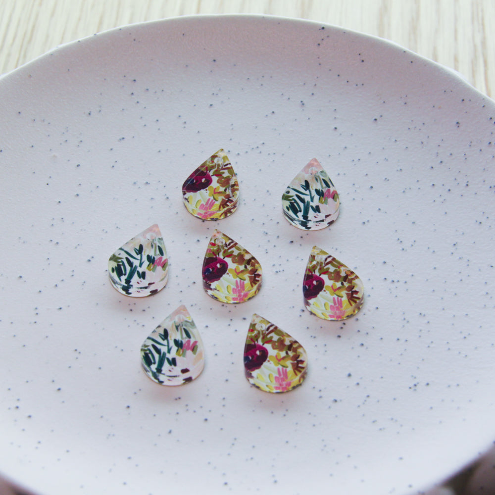 Clear Acrylic - 2cm Teardrop - 1 Hole - Floral Garden - 56