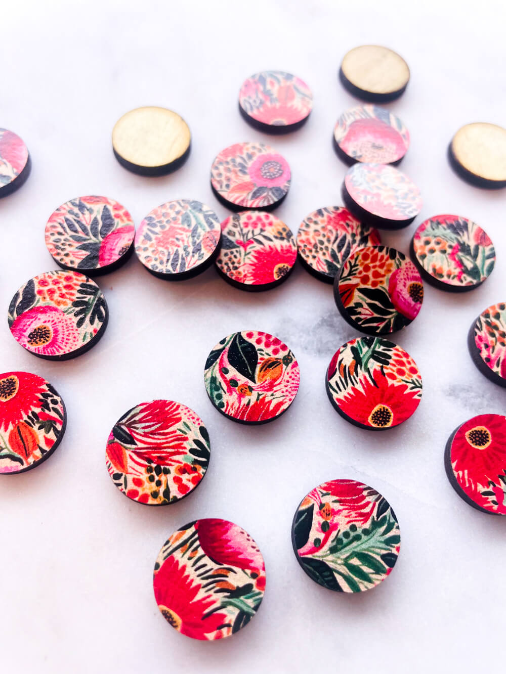 Wood - 15mm Circle- Studs - Bold Floral - 67