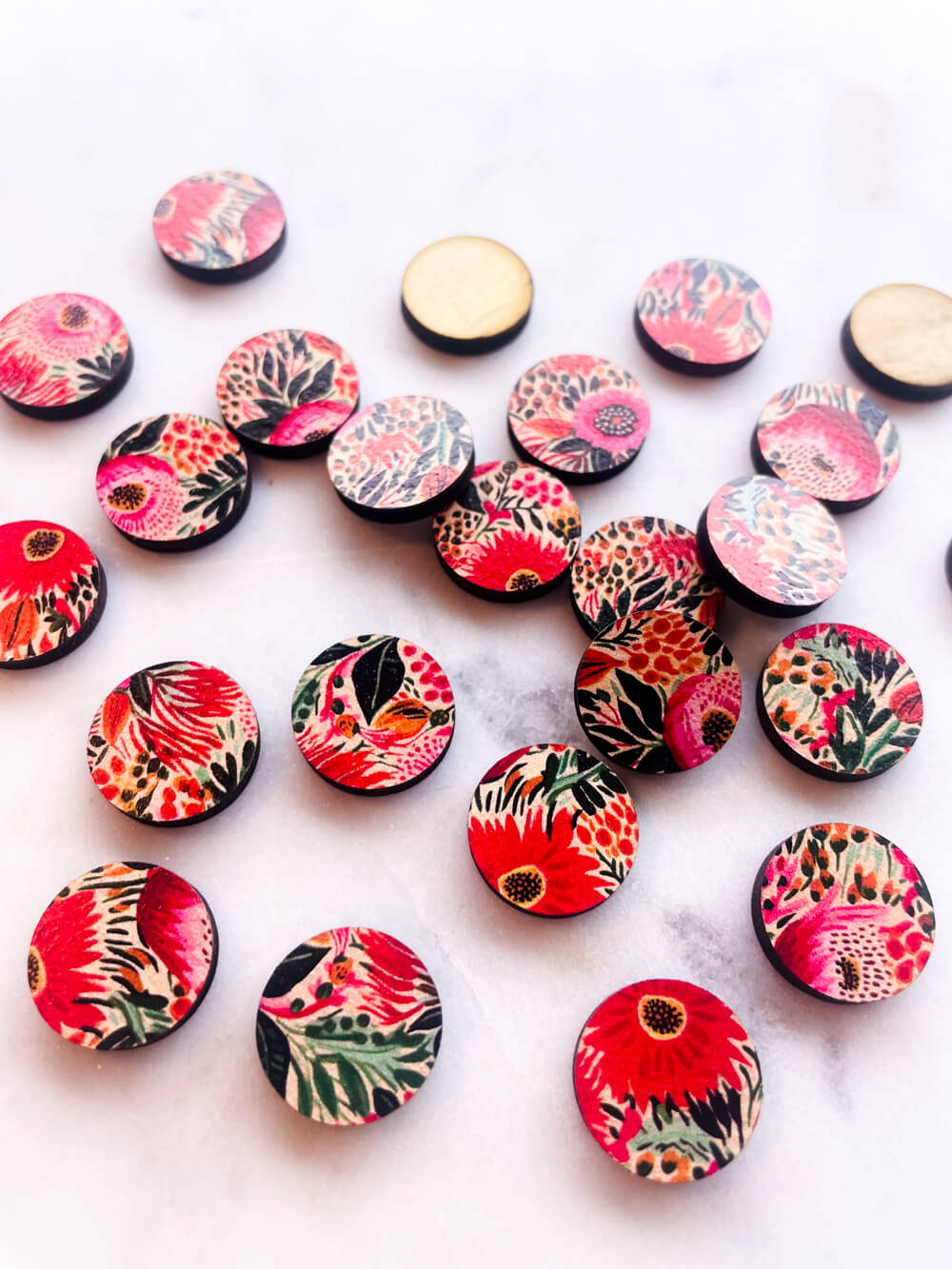 Wood - 15mm Circle- Studs - Bold Floral - 67