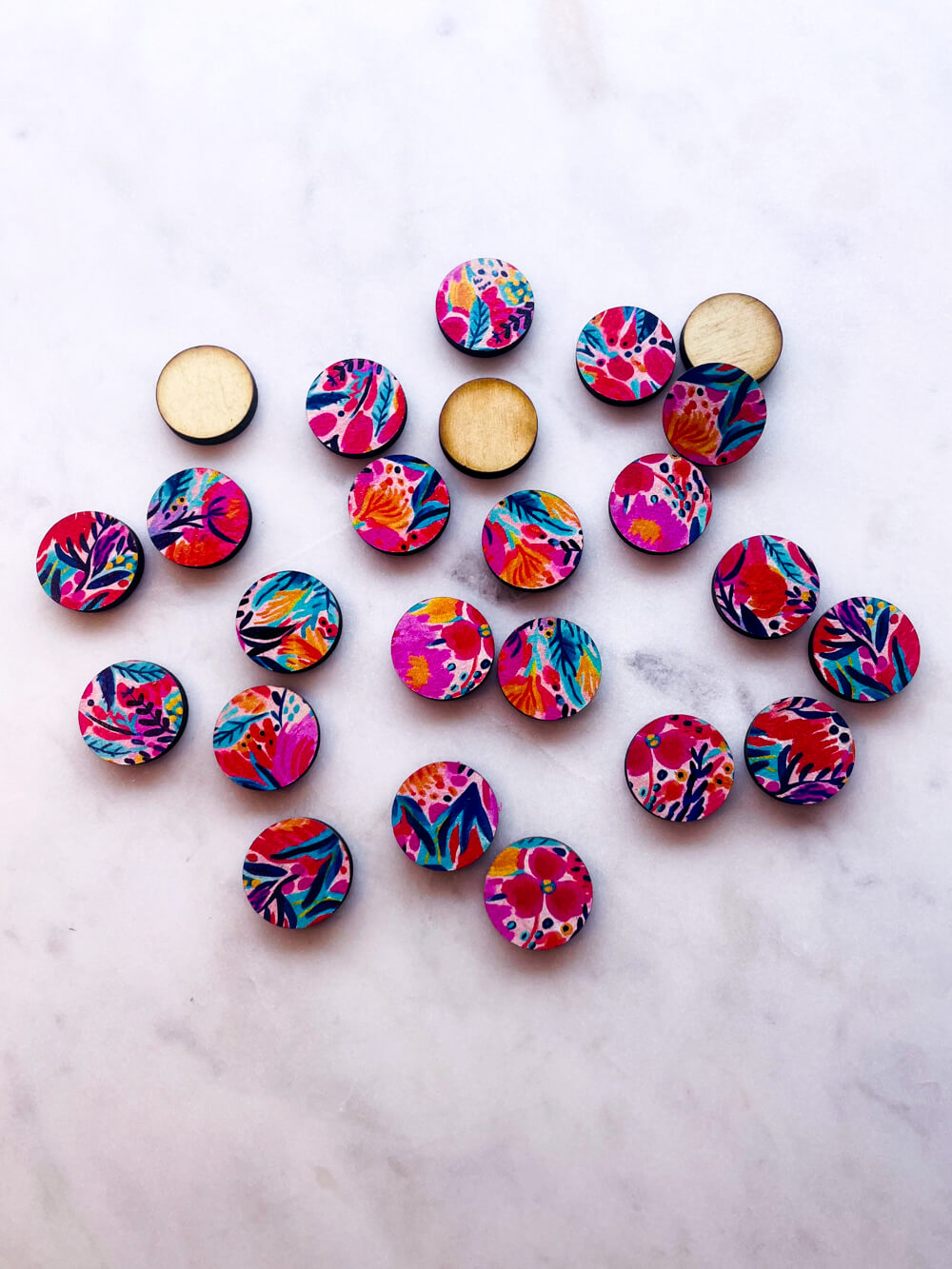 Wood - 15mm Circle- Studs - Bold Floral - 53