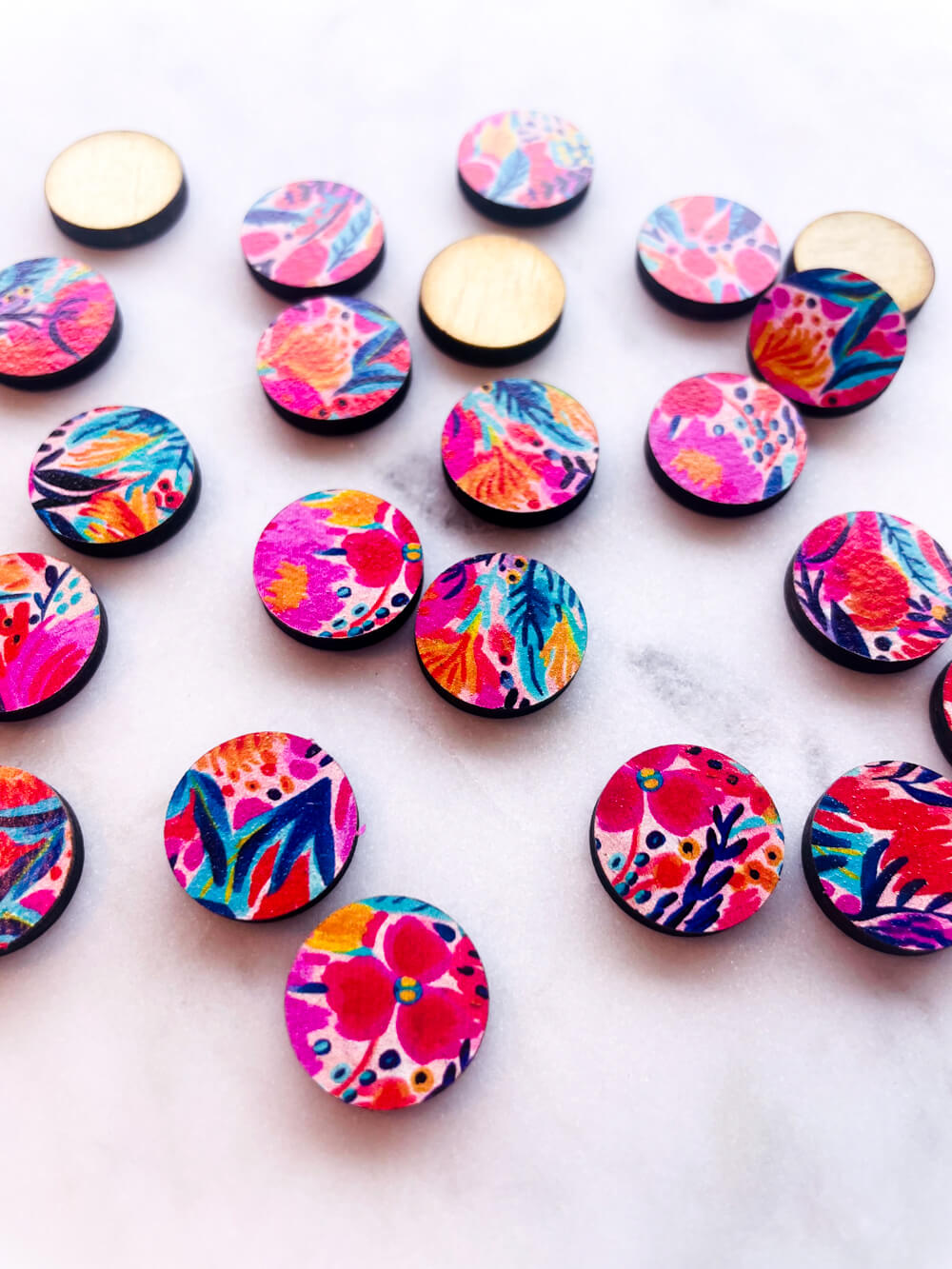 Wood - 15mm Circle- Studs - Bold Floral - 53