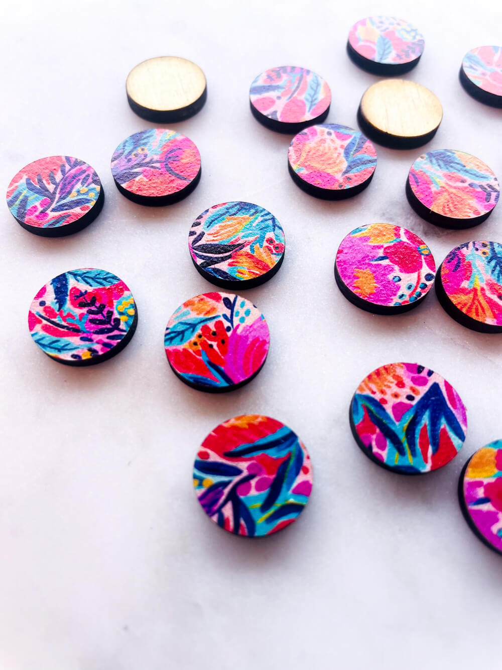Wood - 15mm Circle- Studs - Bold Floral - 53