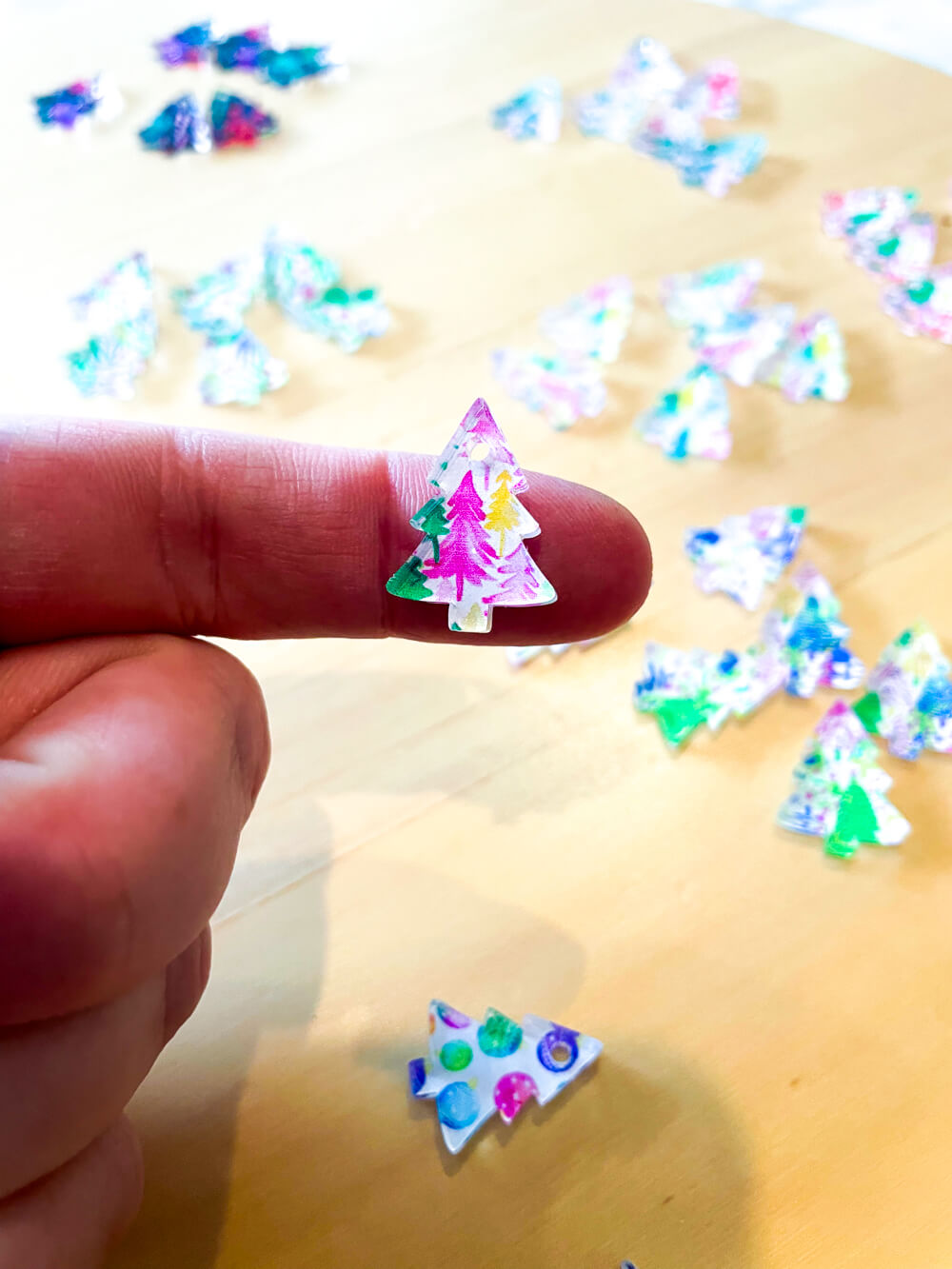 Clear Acrylic - 2cm Christmas Tree - 1 hole - Christmas - 170