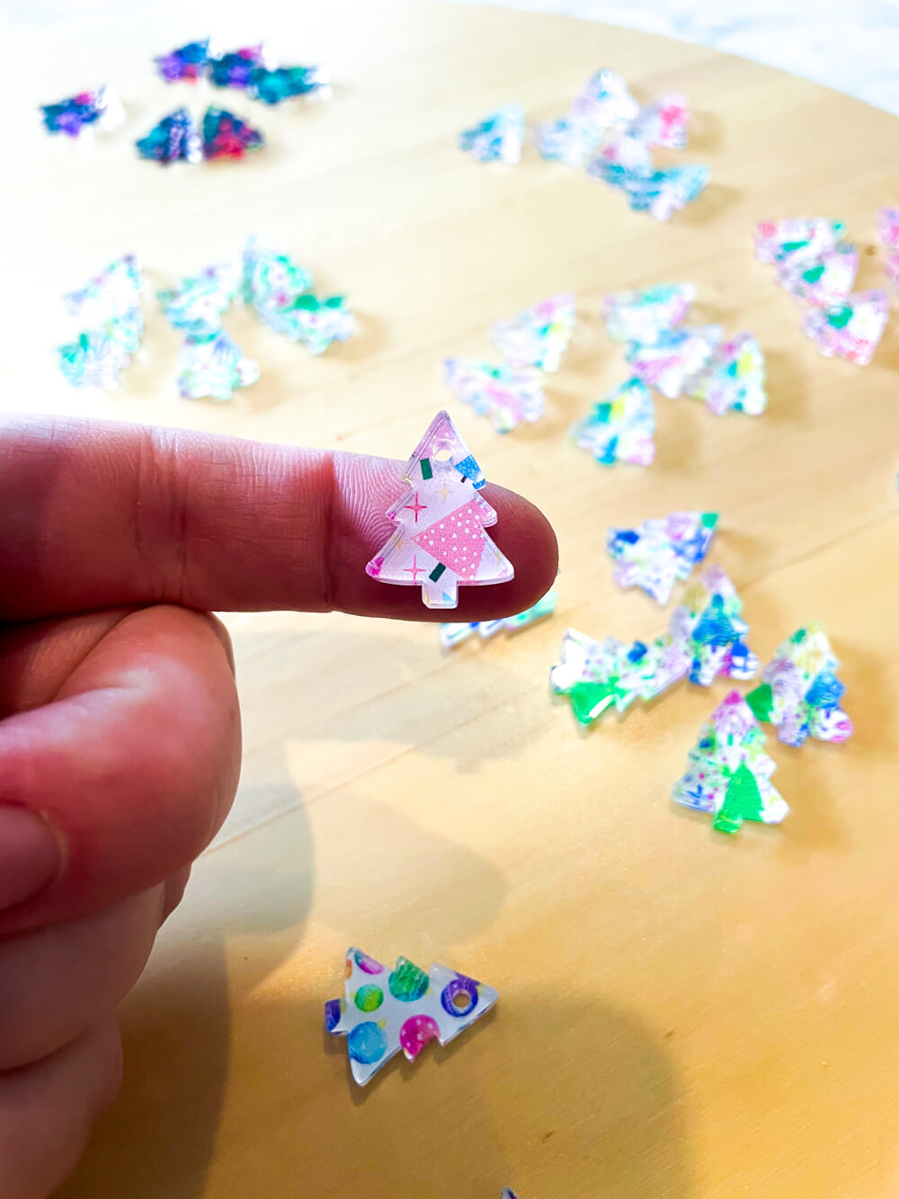 Clear Acrylic - 2cm Christmas Tree - 1 Hole - Christmas - 309