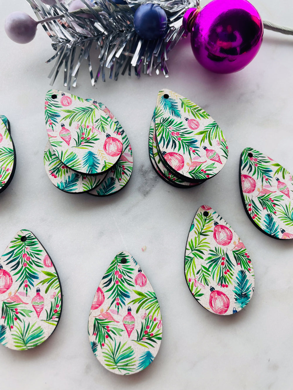 Wood - 4cm - Teardrop 2 - 1 Hole - Christmas - 180