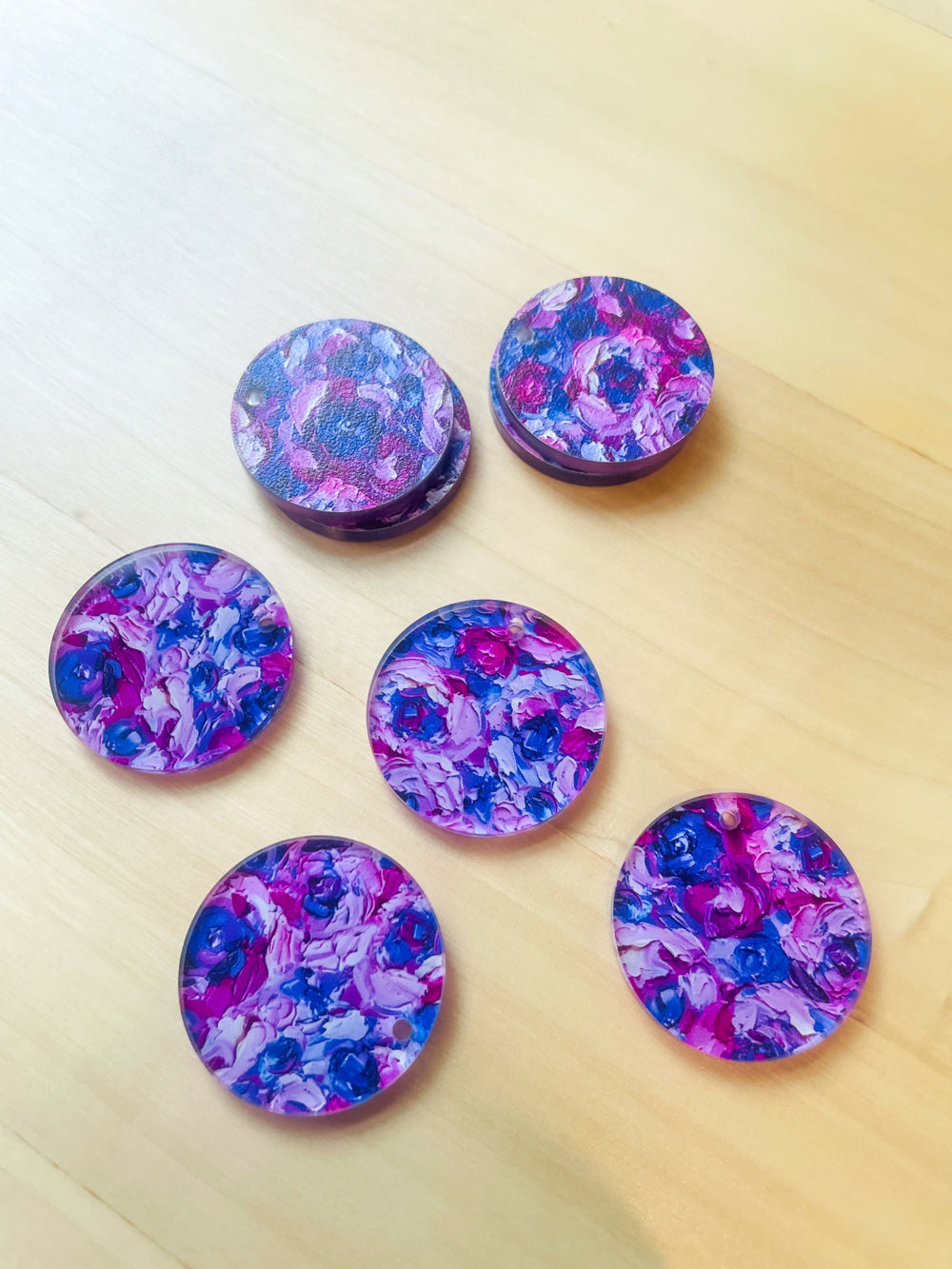 3cm Circle -  Clear Acrylic - 1 Hole -  Paint - 08