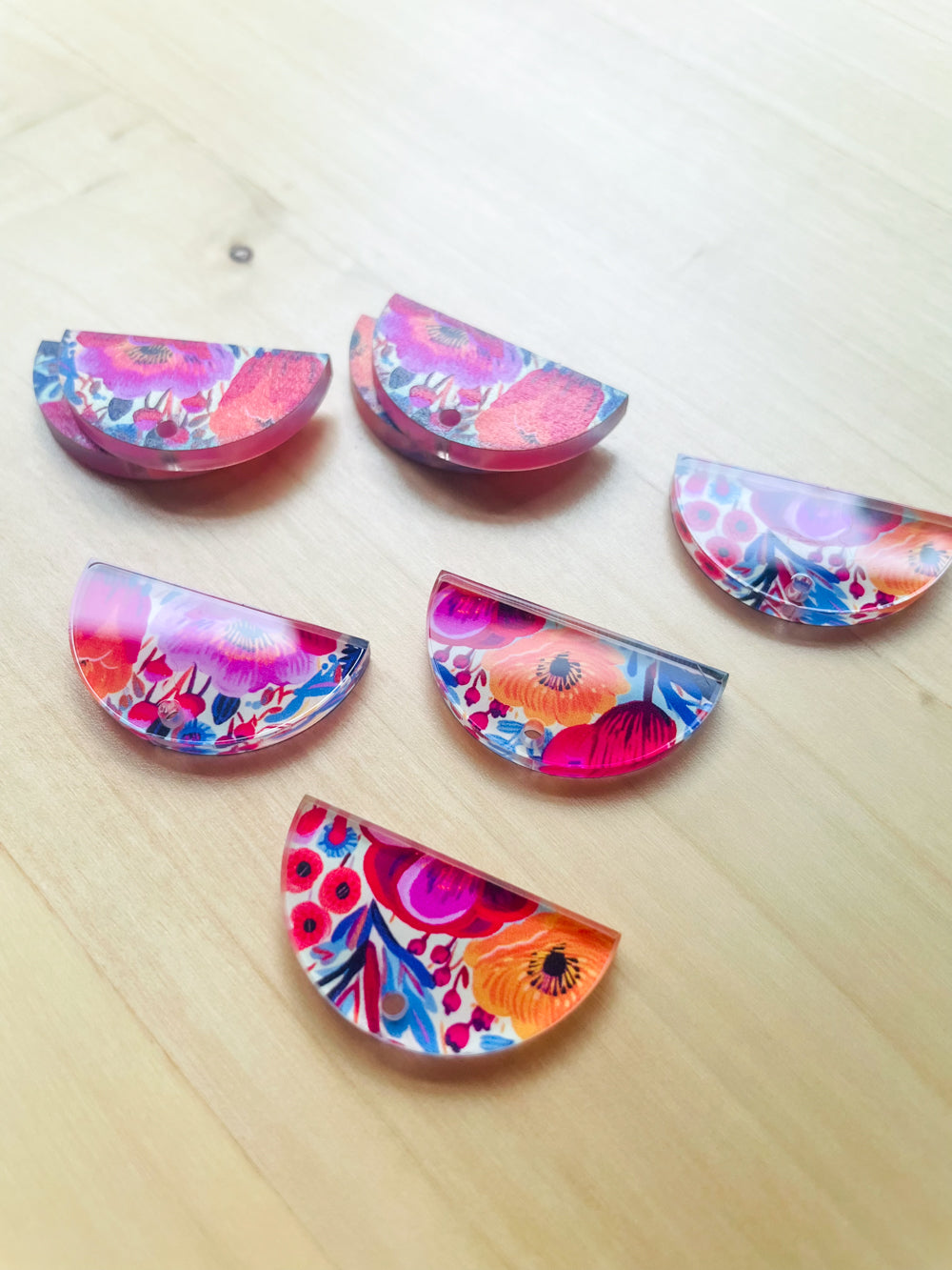 3x1.5cm - Semi Circle -  Clear Acrylic - 1 Hole at Top - Bold Floral - 64