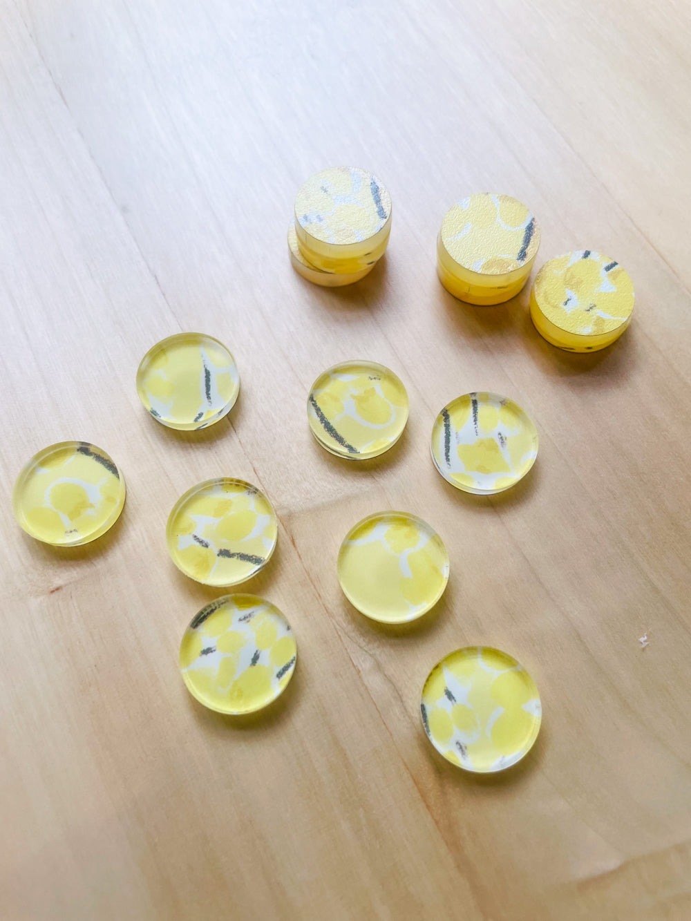 1.5cm Circle - Studs- Clear Acrylic - Australiana - 87