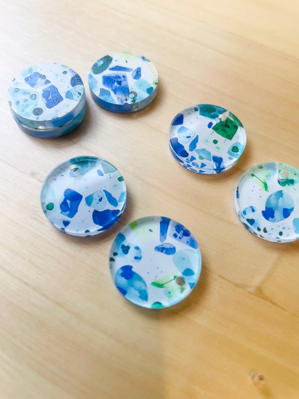 Clear Acrylic - 2cm Circle -  1 Hole - Terrazzo - 49