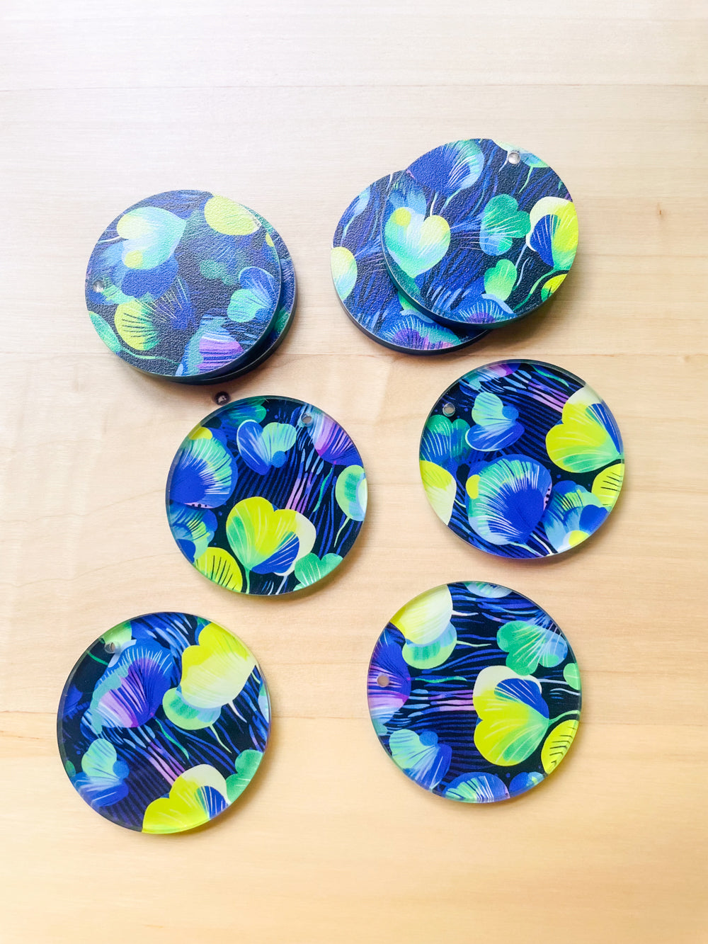 4cm Circle -  Clear Acrylic - 1 Hole - Summer Nights - 19