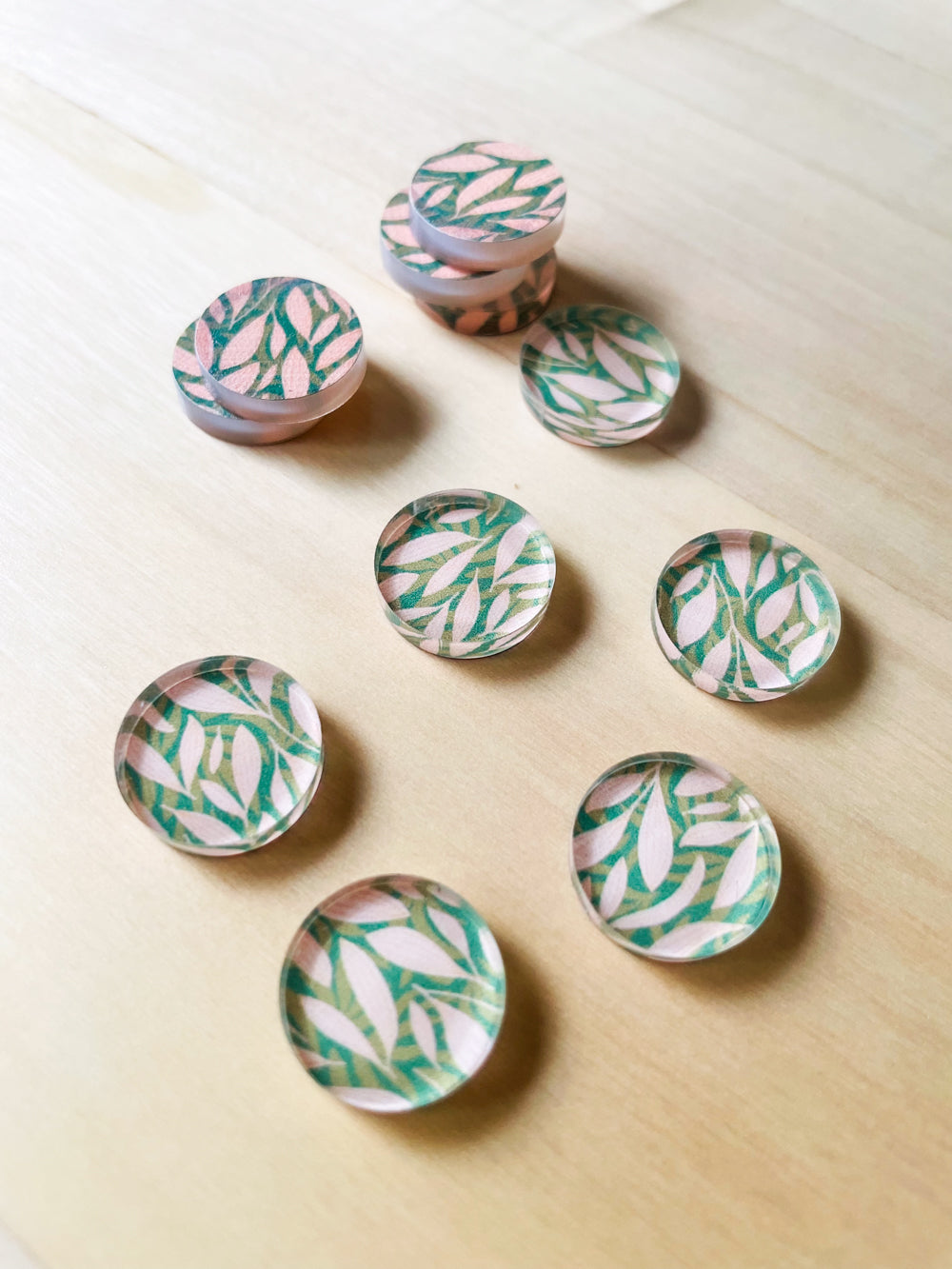 1.5cm Circle - Studs- Clear Acrylic - Australiana - 18