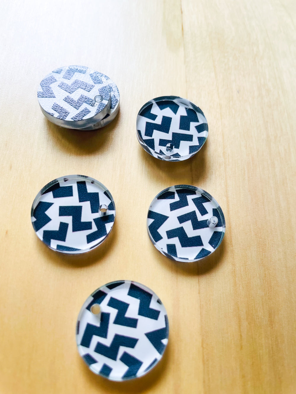 Clear Acrylic - 2cm Circle - 1 Hole - Black and White - 10