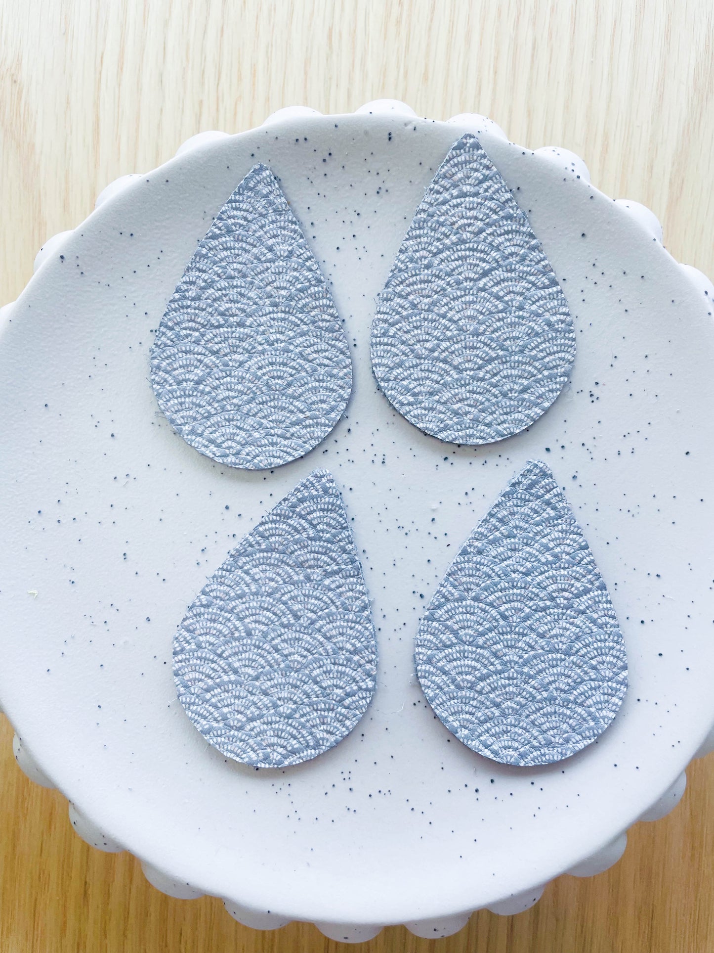 Leather - Teardrop - Winter Picnic - 04