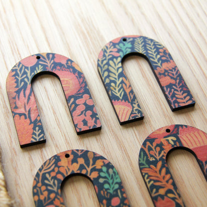 Horseshoe Shape - Natural Look Print in Australiana - 119
