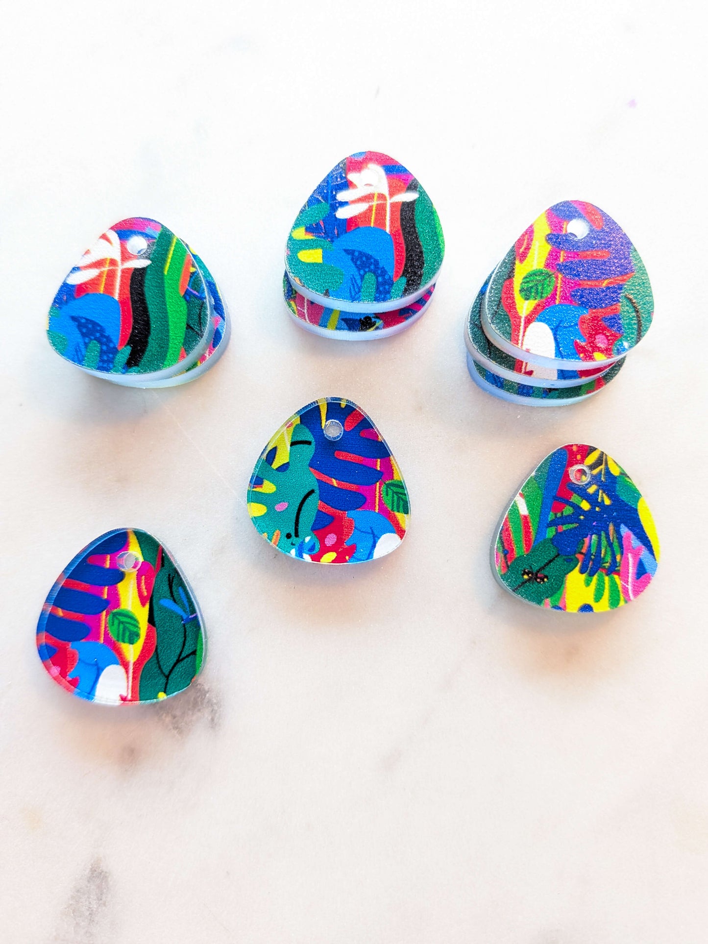 Clear Acrylic - 2cm Pebble - 1 Hole - Bold Floral - 27