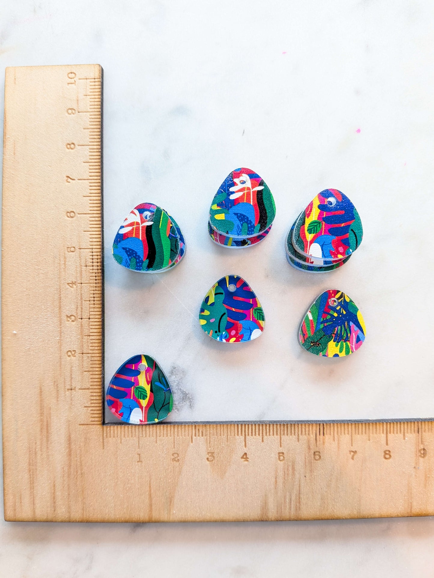 Clear Acrylic - 2cm Pebble - 1 Hole - Bold Floral - 27