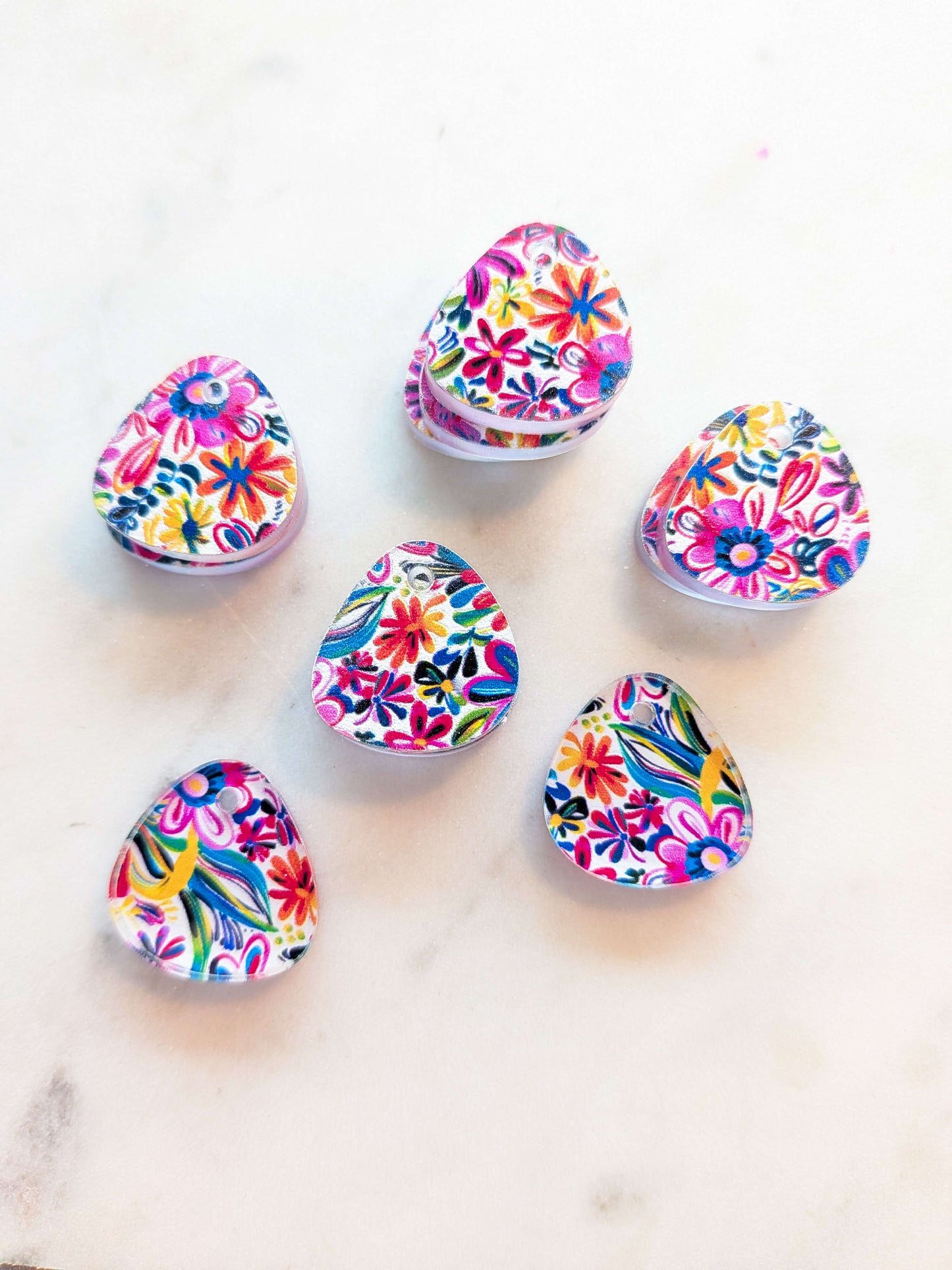Clear Acrylic - 2cm Pebble - 1 Hole - Bold Floral - 54