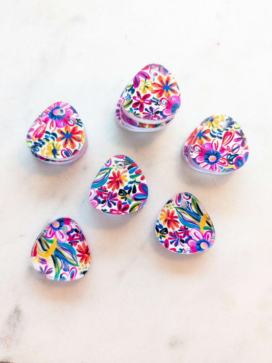 Clear Acrylic - 2cm Pebble - 1 Hole - Bold Floral - 54