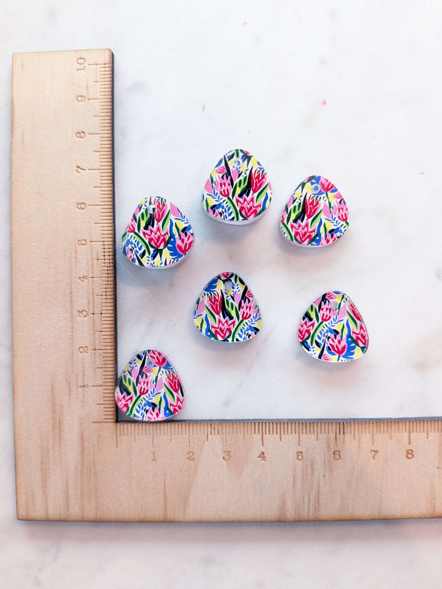 Clear Acrylic - 2cm Pebble - 1 Hole - Abstract Art - 21