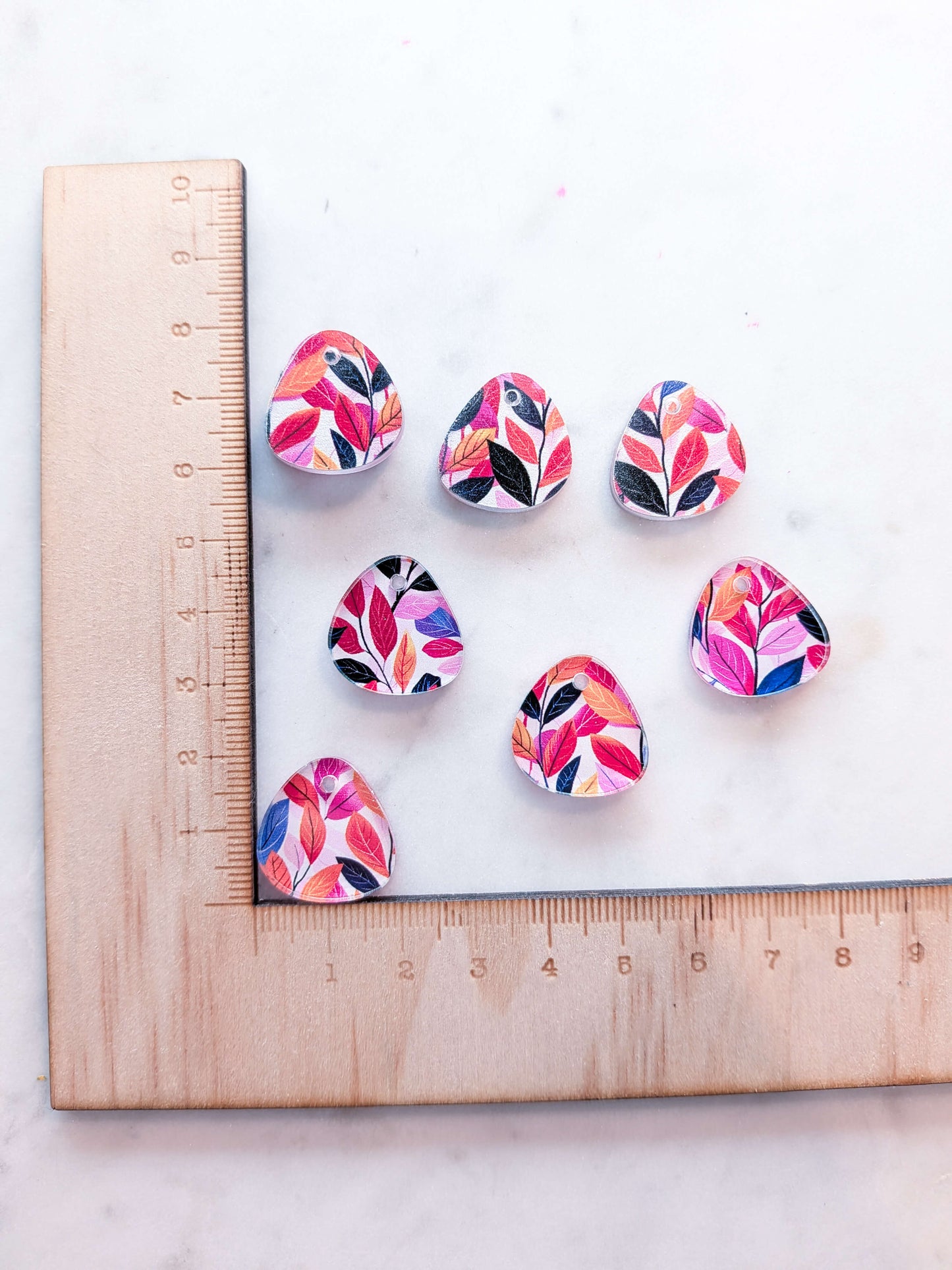 Clear Acrylic - 2cm Pebble - 1 Hole - Bold Floral - 84