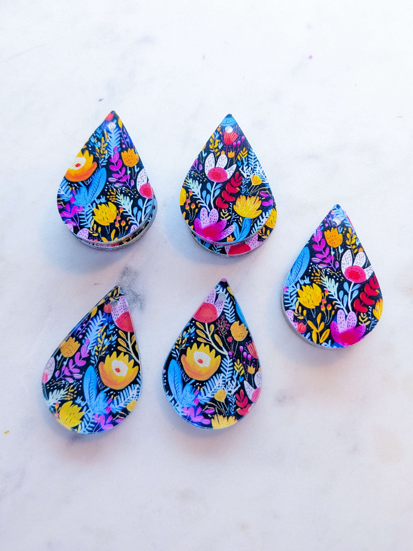 Clear Acrylic - 4cm Teardrop - Bold Floral - 79