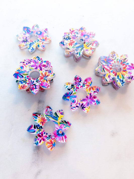 Clear Acrylic - 3cm Flower 3 with large centre hole - Bold Floral - 54