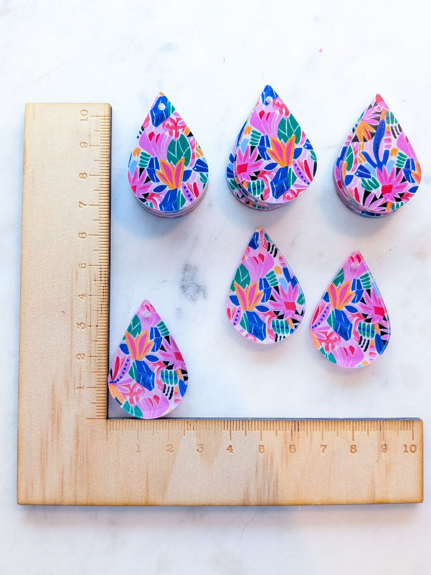 Clear Acrylic - 4cm Teardrop - Abstract Art - 59