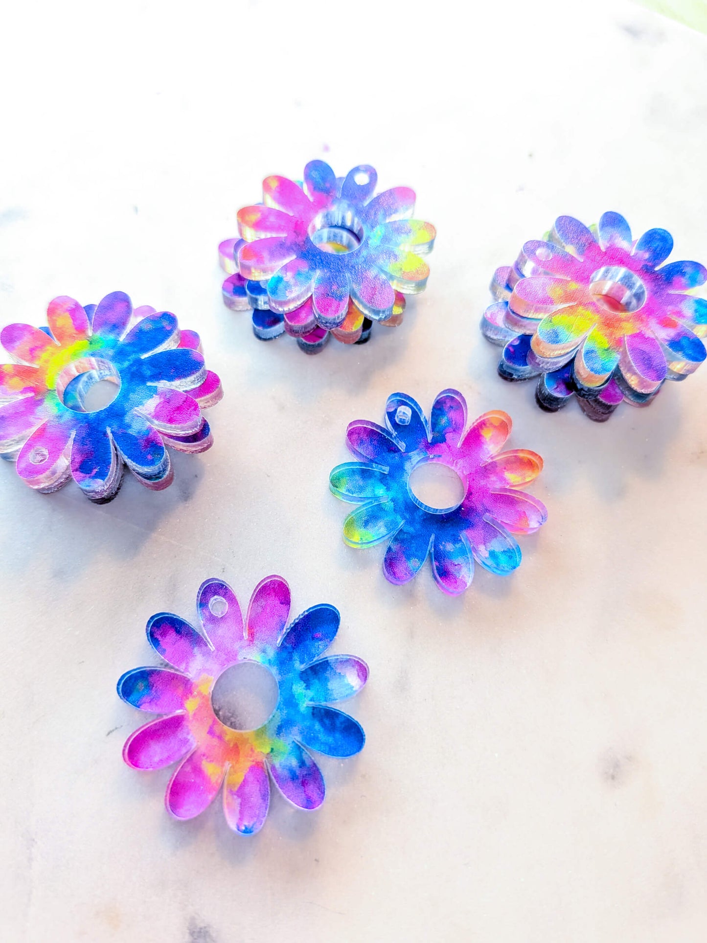 Clear Acrylic - 3cm Daisy with large hole - Neon Splash - 01