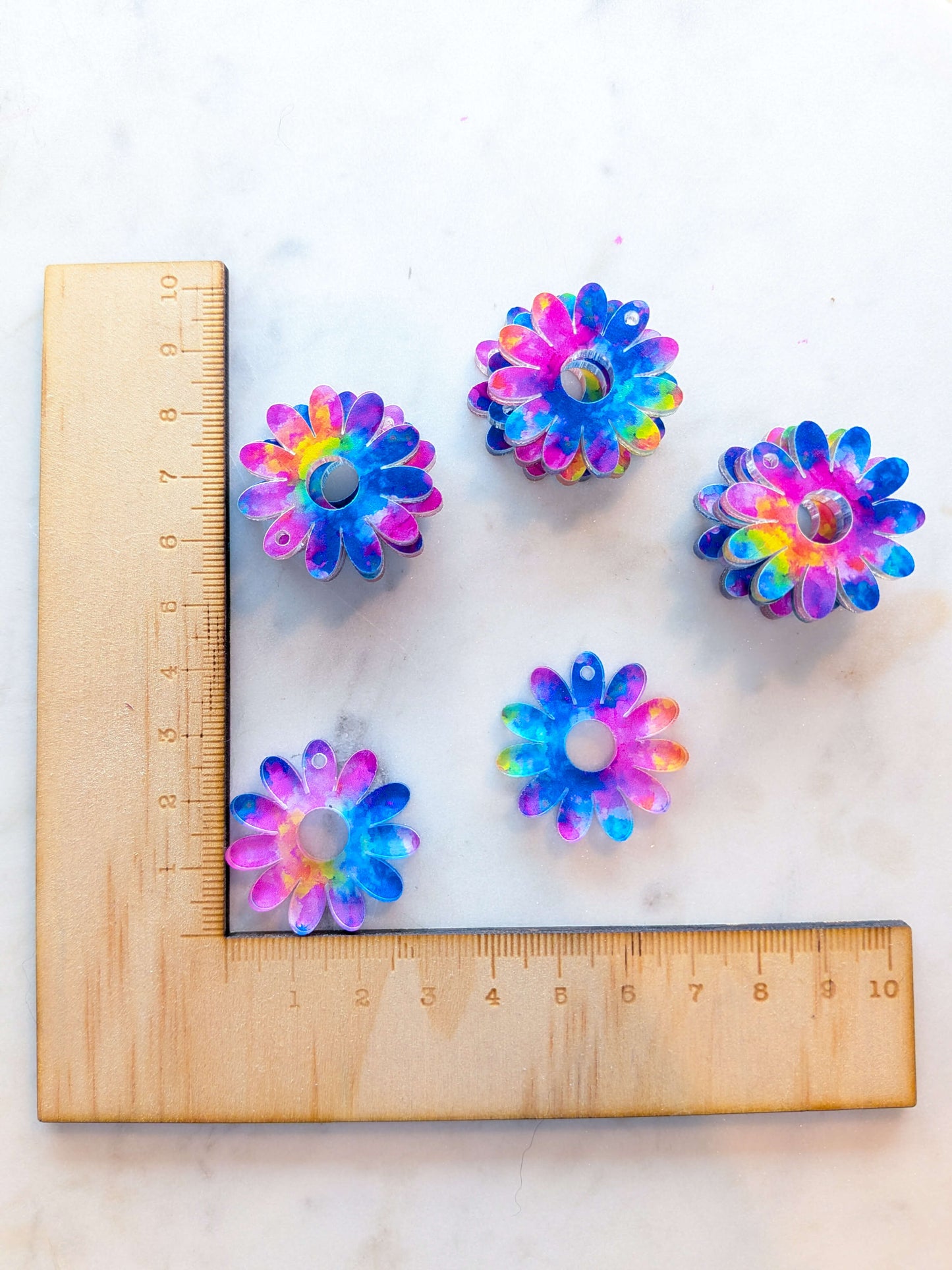 Clear Acrylic - 3cm Daisy with large hole - Neon Splash - 01