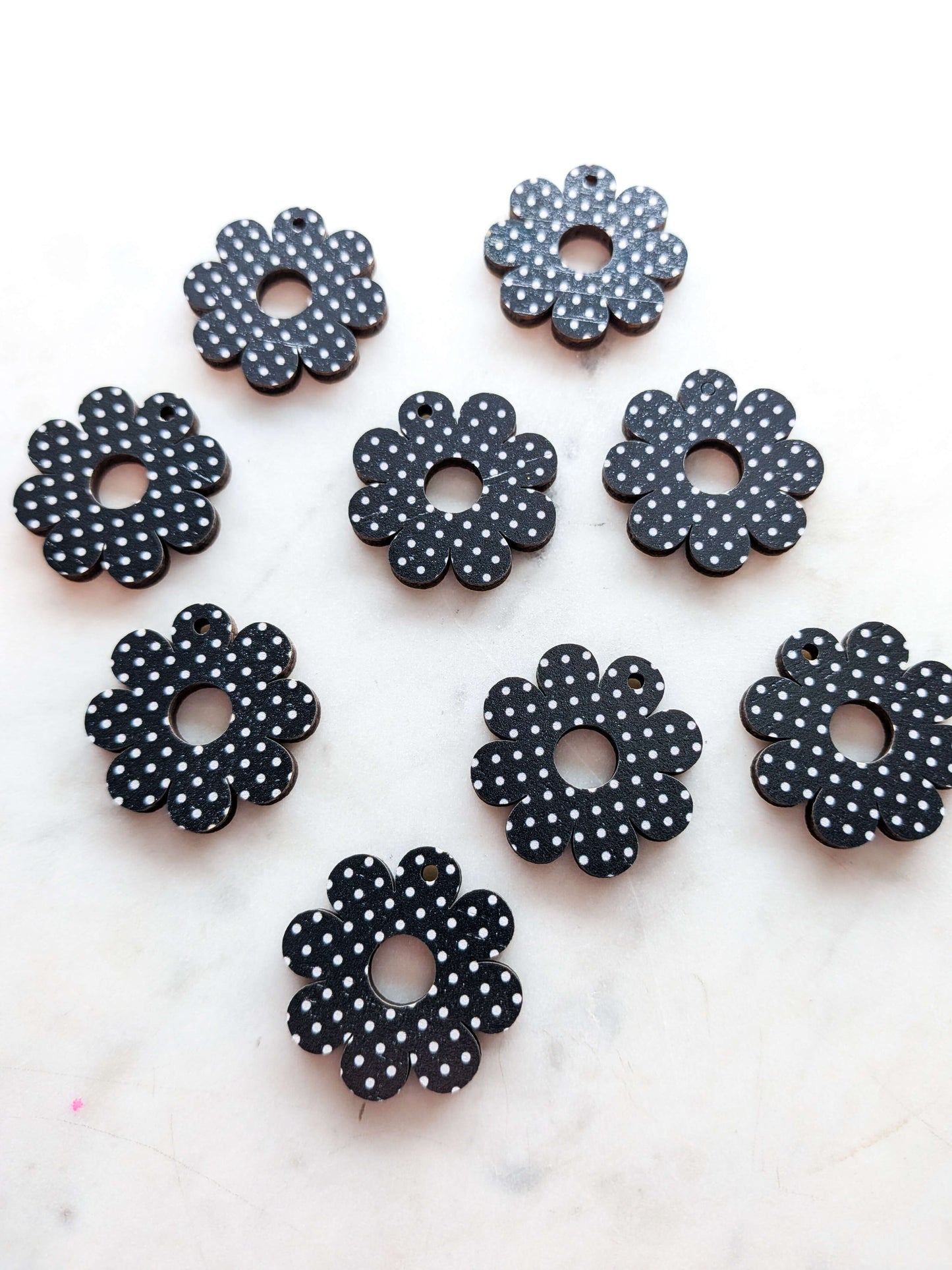 Wood - 3cm Flower with large hole - Black and White - 16