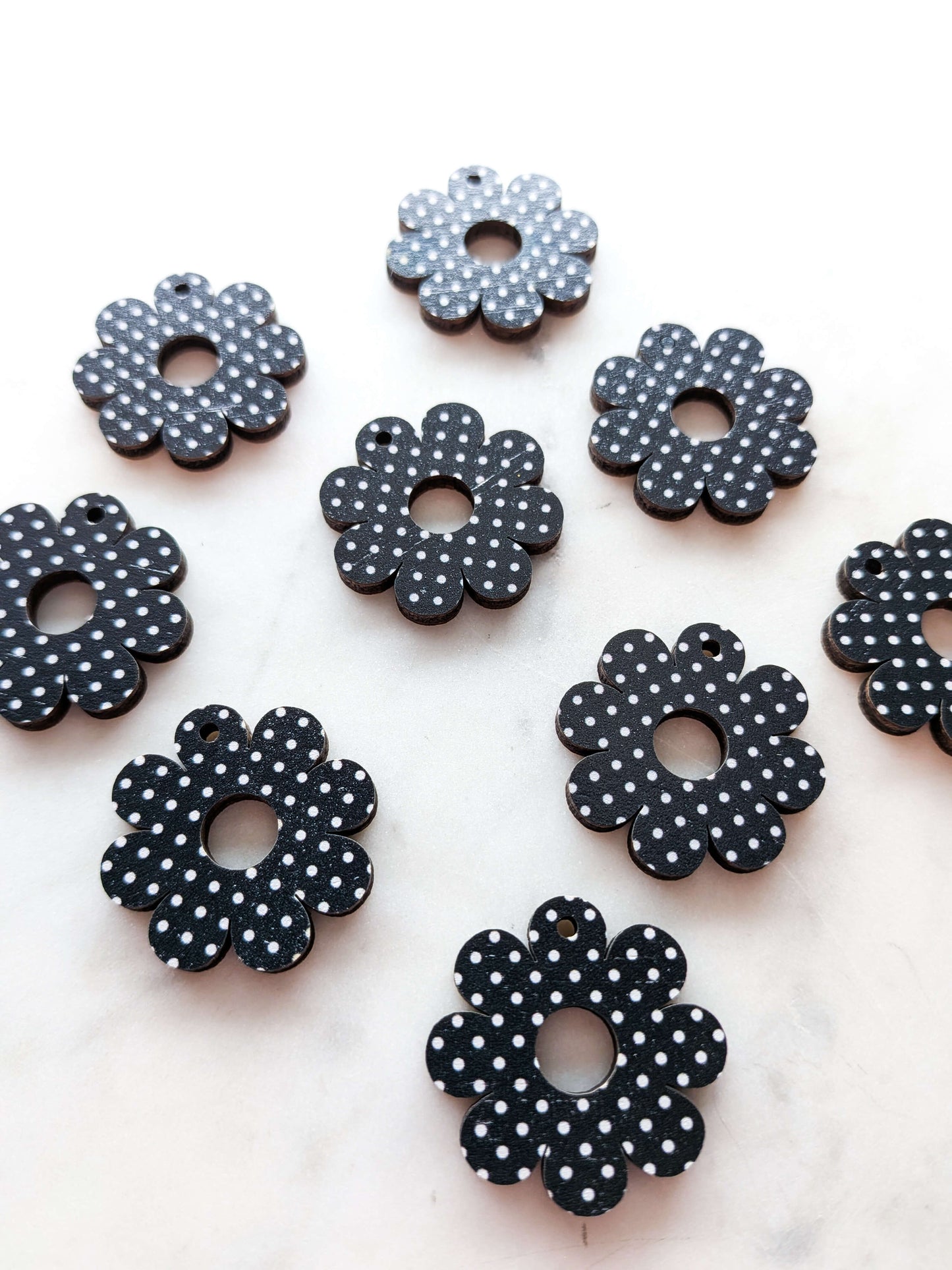 Wood - 3cm Flower with large hole - Black and White - 16