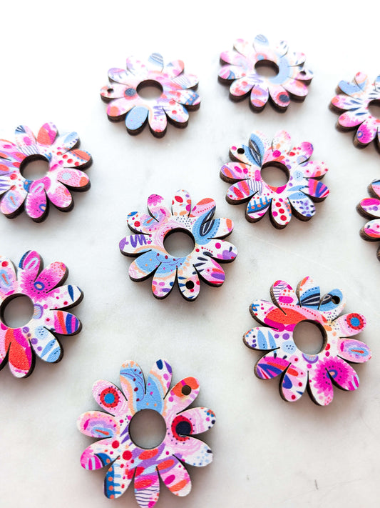 Wood - 3cm Daisy with large hole - Bold Floral- 19